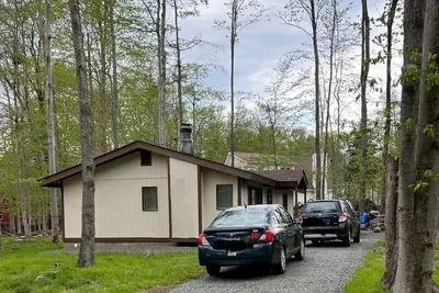 Image de Charming, modern 2-bedroom tiny home/cabin with WiFi, Ac in fabulous Tobyhanna