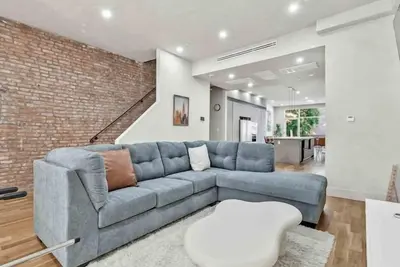Image de Spacious 4-bedroom townhome with WiFi and Ac in marvelous Brooklyn