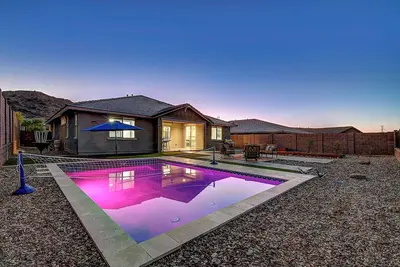 Image de Estrella Mountain 5 Bdrm w/Views, Pool, and Games!