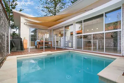 Tobys Beach House - Executive-style beach house has everything you need within easy reach