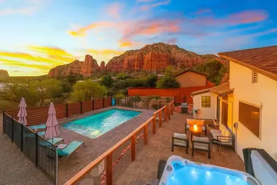 Image de Top 1% Home! Heated Pool, Spa, Mini Golf, Game Room. Breathtaking Red Rock View!