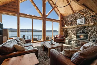Image de Northern Exposure - Lakefront, Hot Tub, Game Room, Pool Table, Lake View