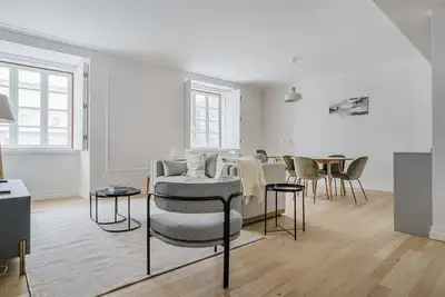 Image de Blueground | Santo António, doorman, w/d, a/c