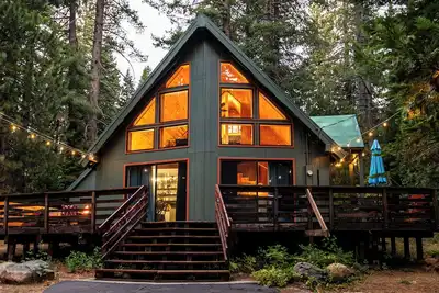 Image de Tahoe National Forest, Dog-Friendly, Game Room, Large Deck, Centrally Located