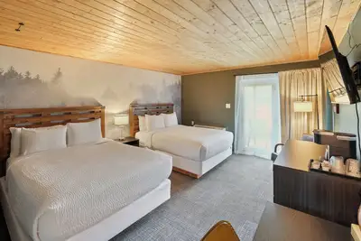 2 Queen + Mountain Retreat