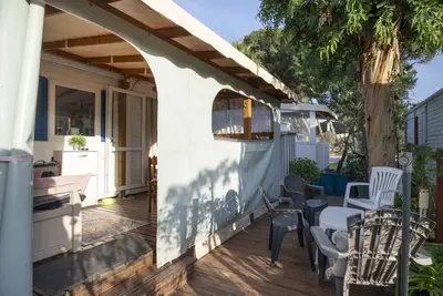 Image de Mobile Home 'Chez Hervé' avec terrasse privée et climatisation