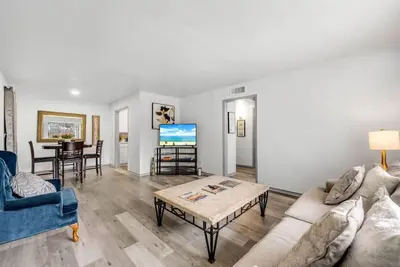 Image de Trendy 2 Br near Downtown