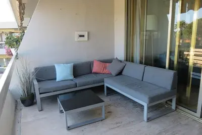 Image de Charming 2 bedroom Antibes lighthouse view with Ac, WiFi, 2 mins walk to beach.