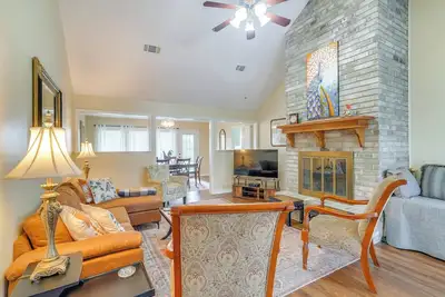 Image de Calhoun Home w\/ Spacious Interior & Backyard!