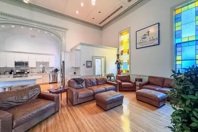 Image de The Conway Meeting House + Church | 10 Bdrm + Pond