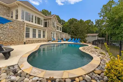Image de Whitetail Cove by AvantStay | Lakefront w/ Pool + Private Dock | Sleeps 20