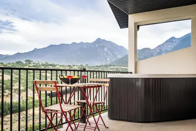 Image de *Hot Tub*New Private Balcony Suite-Near Skiing