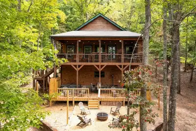 Image de Moonbeam - Elegant Modern Meets Rustic, Hot Tub, Firepit, Serene Oasis