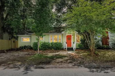 Image de Carolina Wren | Riverland Terrace 3br + Carriage