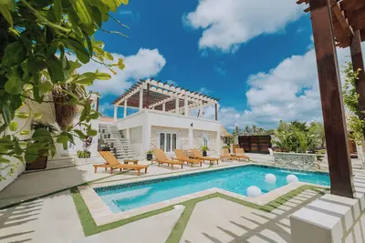 Image de Eva Spa Resort - Poolside 2br Getaway