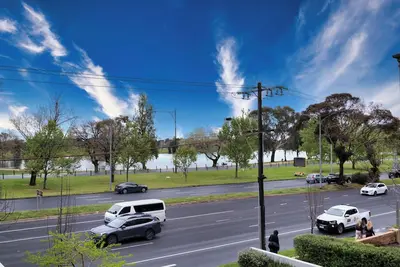 Image de This apartment is a 2 bedroom(s), 2 bathrooms, located in Melbourne, Vic.