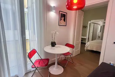 Image de Lion Suite a Chic 1-bedroom apartment with WiFi, Ac in enchanting Napoli.