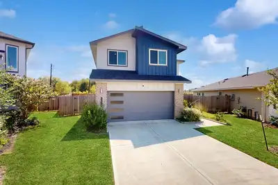 Image de Spacious house with free wifi, private W/D + fenced-in yard