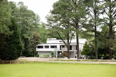 Image de Luxurious riverfront Manor with 6 bedrooms and WiFi, Ac in fabulous Midlothian