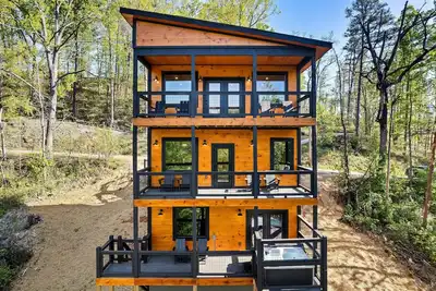 Image de Family Getaway 3-Bd for 11! Indoor Heated Pool, Spa, Game Room & Views
