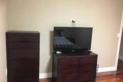 Image de 5 Star Private Bdrm, Hot Tub & Relaxation