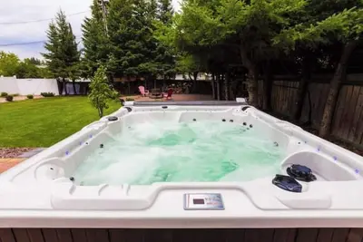 Image de Queens Room - Spacious Room Near the U of A