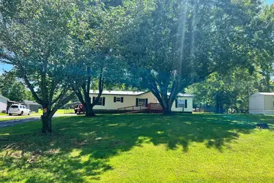 Image de Charming 3-bedroom house across from Axtel campground and Nick's Boat Dock