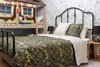 Image de 1 hour from Madrid! Ideal house for families/groups with barbecue. Lake area