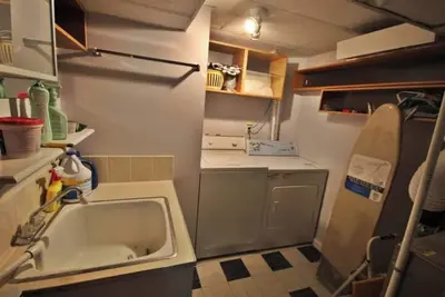 Image de Beautiful 2 Bdrm Basement Suite\n\n