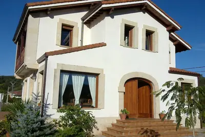 Image de Comfortable, bright house in the center of a beautiful valley.