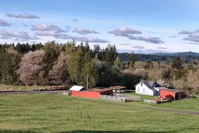 Image de Charming 3-bedroom farmhouse on acreage.