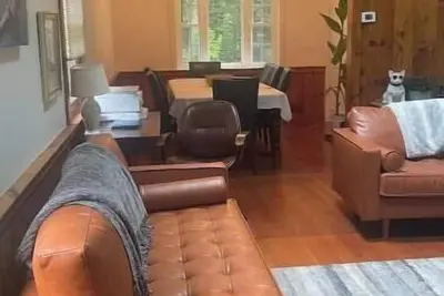 Image de Woodland Dream House on private pond with forest and fields- Warm and Cozy