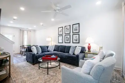 Image de The Hollybrook, 3br Townhome by Velvet Ditch Villas