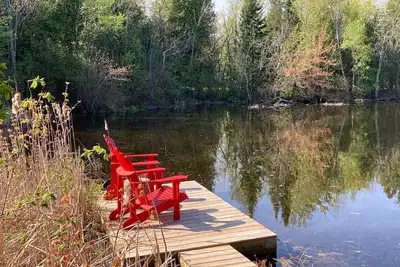 Image de Realaxing Cat Tails Retreat at the Lake Edge Cottages!