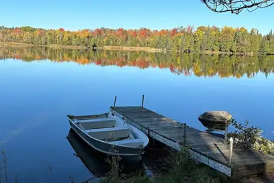 Image de Relaxing Hush Puppy Cottage Retreat at the Lake Edge Cottages!