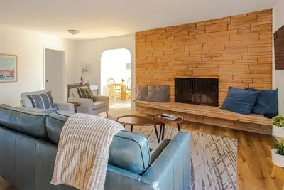 Pet friendly private house in the heart of Solvang! Enjoy a secluded yard and spacious cottage for your family.