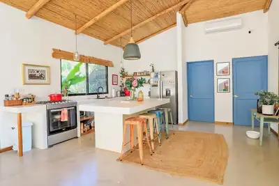 Image de Charming Jungle 3-bedroom house with WiFi, Ac in peaceful Manzanillo
