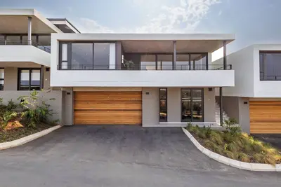 Image de Stylish 4-Bedroom Home | Balcony, Gas Bbq and Garden