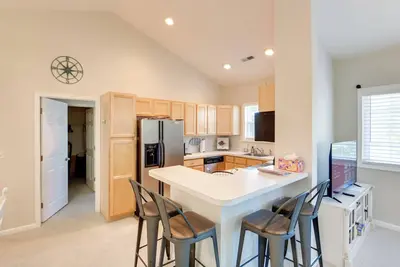 Image de 4 Mi to Beach: Lewes Townhome w/ Ping-Pong Table