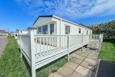 Image de Lovely caravan with large decking and Wi-Fi in Norfolk ref 50053k