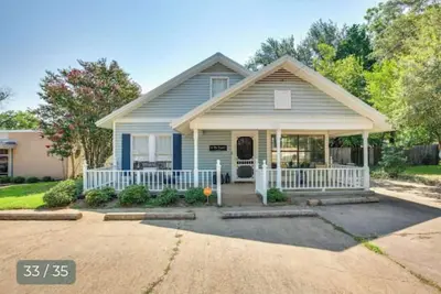 Image de Steps to Downtown Canton & First Monday  - Pet & Family Friendly Pack n Play