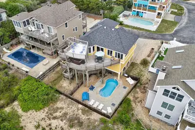 Image de 100ft to Beach-Ocean Views! Pool, Hot Tub, Sleeps 12