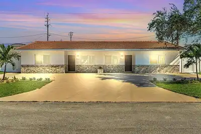 Image de Stunningly Remodeled 3-Bedroom Retreat in Prime East Boca Raton Location!