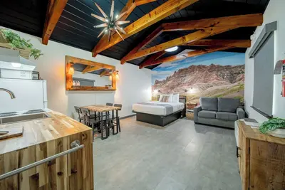 Image de 19-Hansen Inn & Cabins, Cabin Suite, 1 King, 1 Queen, Sleeper Sofa, Dog Friendly