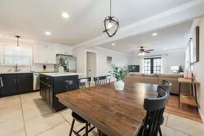 Image de Chic Hidden Gem in The Village