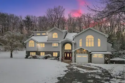 Image de 5 Br Luxury Escape with Hot Tub, Home Theater, Arcade, Min from Lake & Slopes