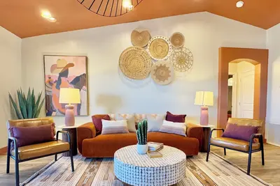 Image de Hot Tub-Desert Views -Game Room