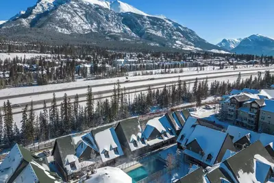 Image de Ms135- Sleep 8, 2bd, 2bt, Pool, Hot Tub, Coin Laundry, Parking Canmore Townhome