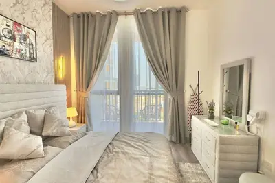 Image de Sleek 1br Getaway at Dania 1 with Inviting Balcony