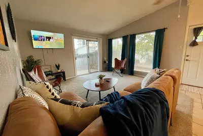 Image de 2br/2bath King House 5 minutes to Downtown Atx!